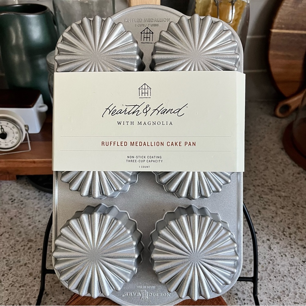 Hearth and Hand Medallion Pan